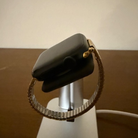 NEW Expandable Apple Watchband - Stainless Steel - Gold Color / 9 mm Wide